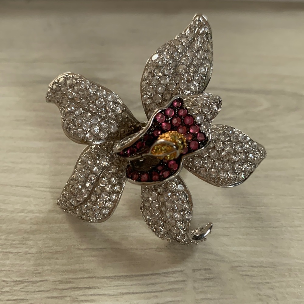 Sparkling floral cocktail ring
